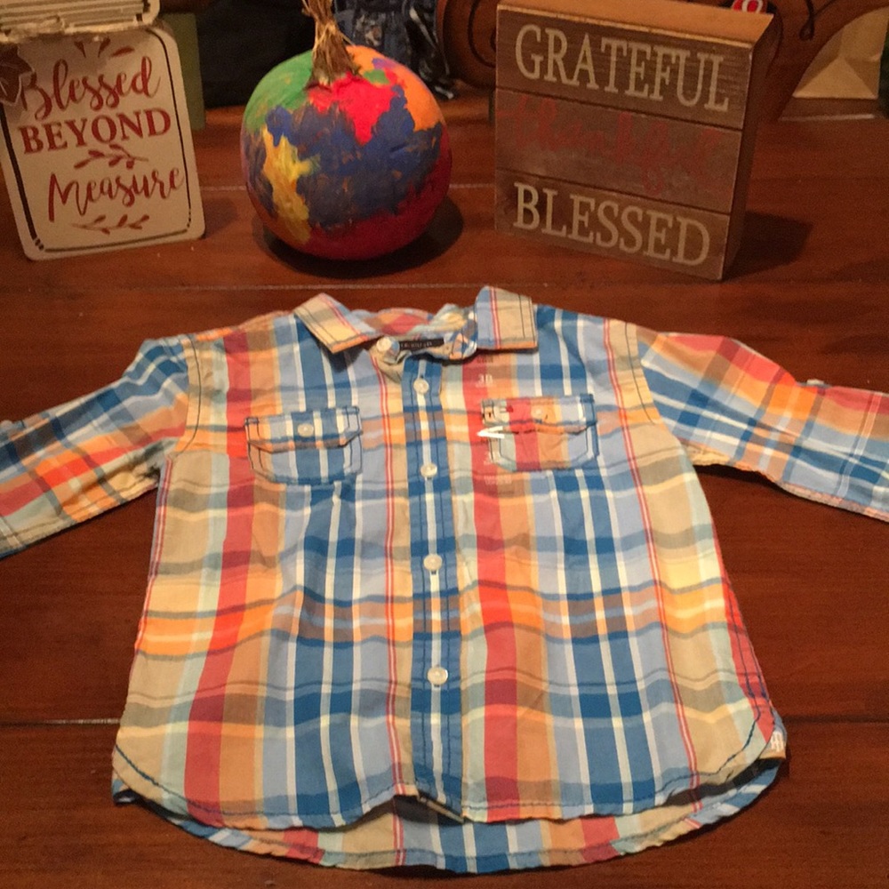 Brand New Tommy Hilfiger boy’s shirt Size 3T